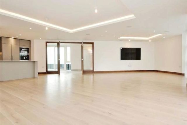  Image of 3 Bedroom Flat for sale at The Quarter Penthouses, Battersea Reach, London SW18