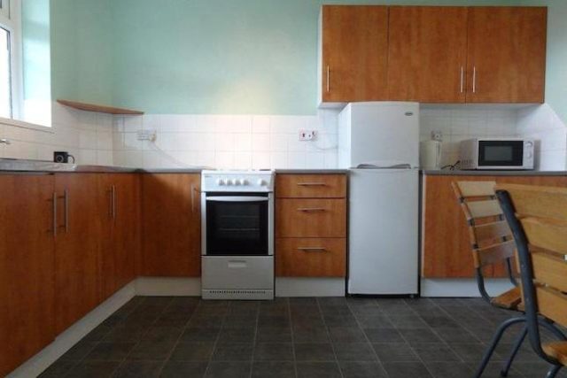  Image of 3 Bedroom Flat to rent at Kildare Walk, Docklands E14