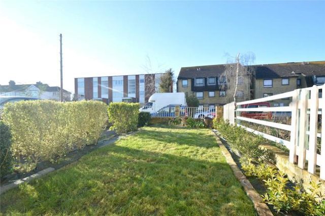  Image of 1 Bedroom Maisonette to rent at Howard Road, London SE25