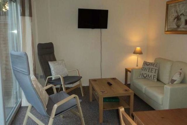  Image of 1 Bedroom Room to rent at Rowan Close, Guildford GU1