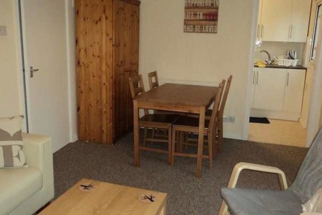  Image of 1 Bedroom Room to rent at Rowan Close, Guildford GU1