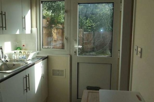  Image of 1 Bedroom Room to rent at Rowan Close, Guildford GU1