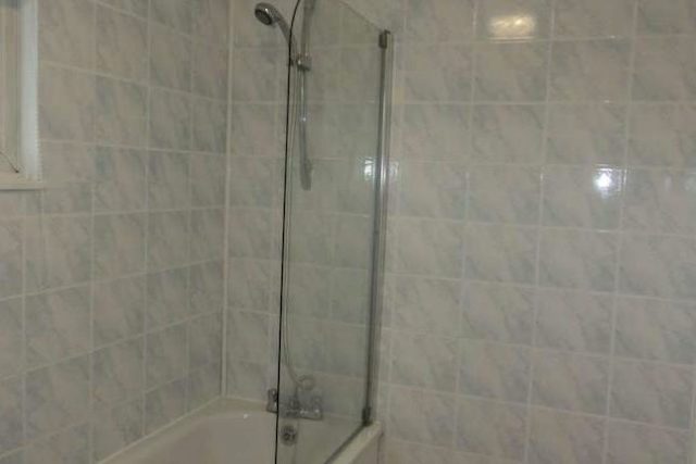  Image of 1 Bedroom Room to rent at Rowan Close, Guildford GU1
