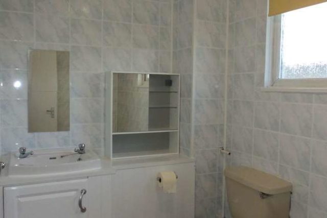  Image of 1 Bedroom Room to rent at Rowan Close, Guildford GU1