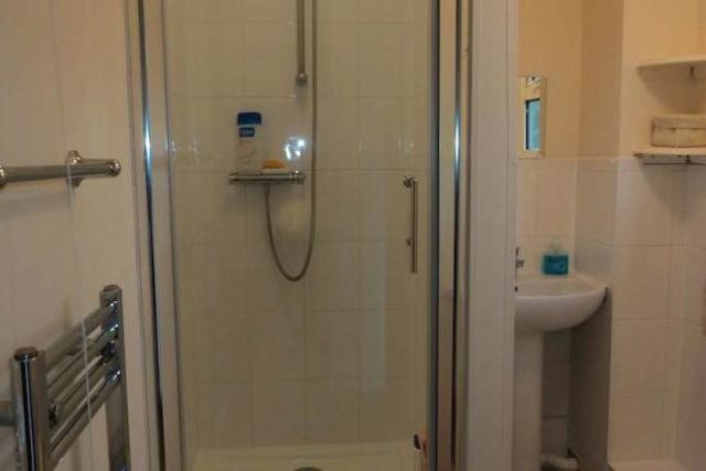  Image of 1 Bedroom Room to rent at Rowan Close, Guildford GU1