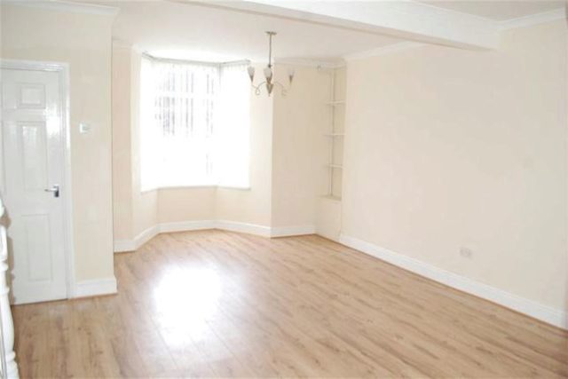  Image of 3 Bedroom Terraced to rent at The Parade, Pontypridd CF37