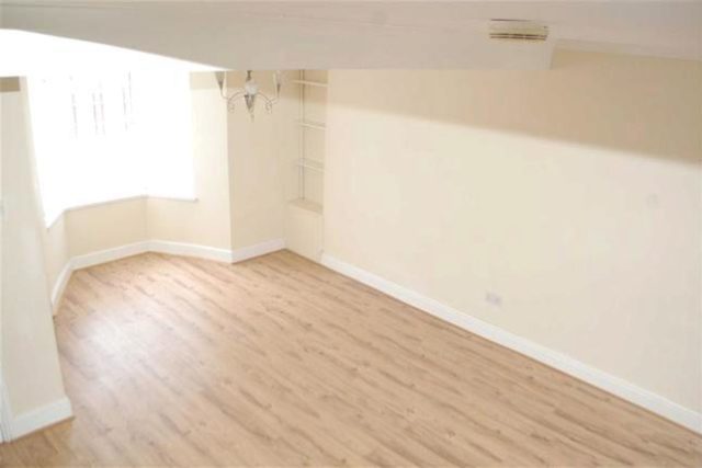  Image of 3 Bedroom Terraced to rent at The Parade, Pontypridd CF37