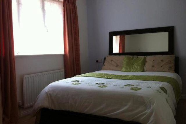  Image of 2 Bedroom End of Terrace to rent at Felstead Steet, Hackney E9