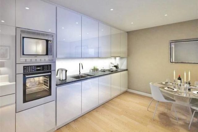  Image of 2 Bedroom Flat for sale at Bywater Square, Canary Gateway, Docklands, London E14