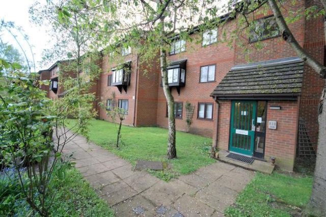  Image of 1 Bedroom Flat to rent at Northcott Avenue, Alexandra Park, London N22