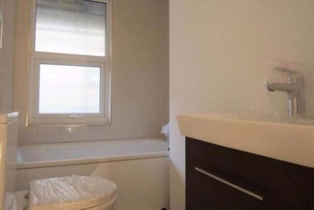  Image of 1 Bedroom Flat to rent at The Mall, Ealing W5
