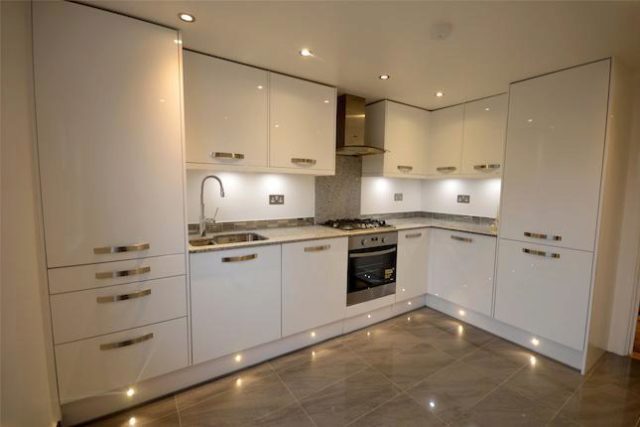  Image of 2 Bedroom Flat for sale at Cheshire Road, Bowes Park, London N22