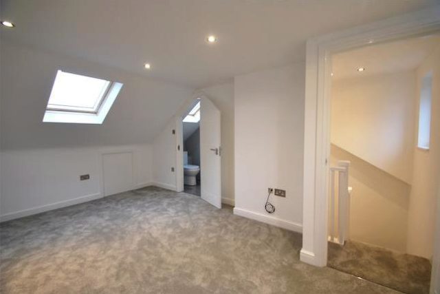  Image of 2 Bedroom Flat for sale at Cheshire Road, Bowes Park, London N22