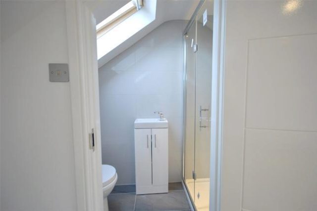  Image of 2 Bedroom Flat for sale at Cheshire Road, Bowes Park, London N22