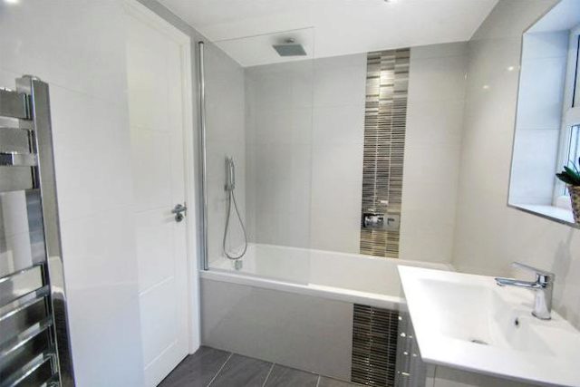  Image of 2 Bedroom Flat for sale at Cheshire Road, Bowes Park, London N22