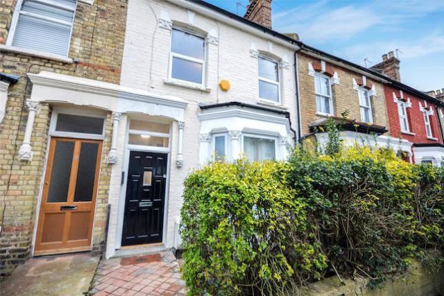  Image of 2 Bedroom Flat for sale at Cheshire Road, Bowes Park, London N22
