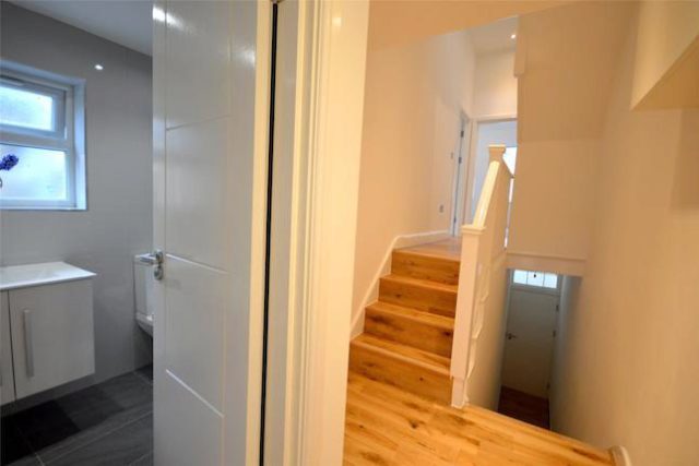 Image of 2 Bedroom Flat for sale at Cheshire Road, Bowes Park, London N22
