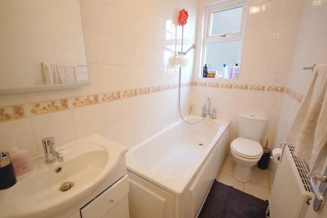  Image of 2 Bedroom Flat for sale at Palace Gates Road, London N22