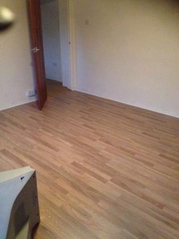  Image of 2 Bedroom Flat to rent at Wynall Lane, Stourbridge DY9