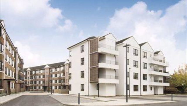  Image of 2 Bedroom Flat to rent at Kew Bridge Court, London W4