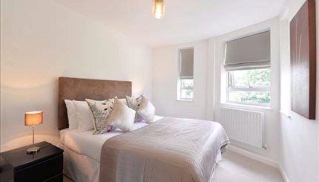  Image of 2 Bedroom Flat to rent at Kew Bridge Court, London W4