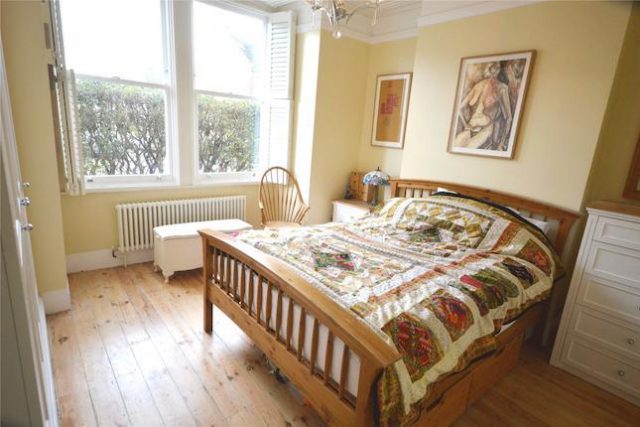  Image of 2 Bedroom Maisonette to rent at Crescent Road, Alexandra Park, London N22