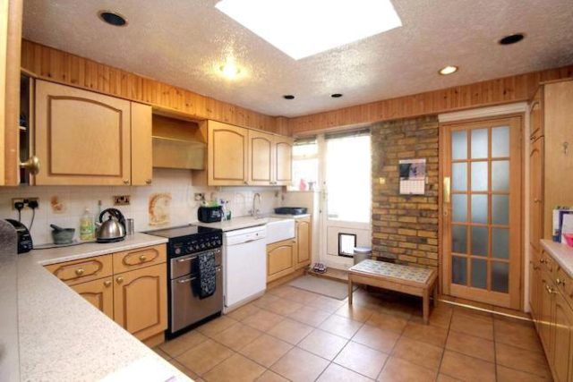  Image of 2 Bedroom Terraced for sale at Bradley Road, Wood Green, London N22