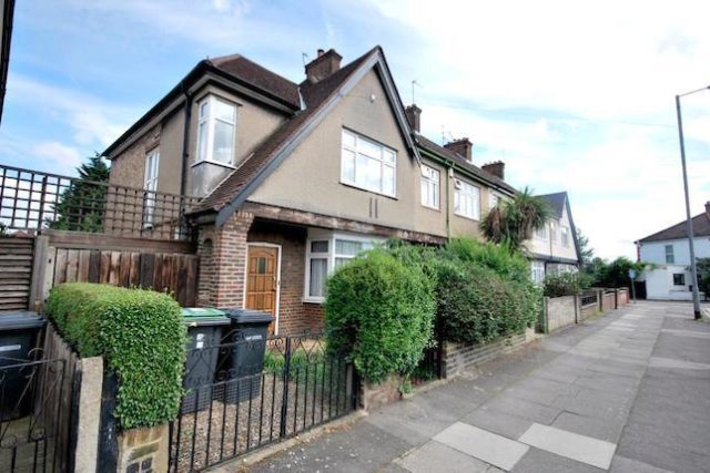  Image of 3 Bedroom Semi-Detached to rent at Perth Road, Wood Green, London N22