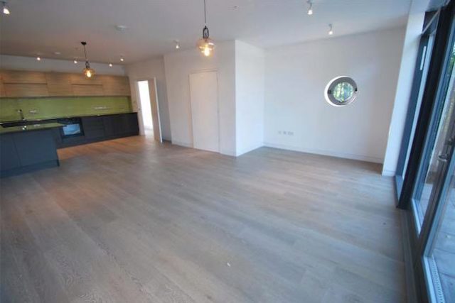  Image of 4 Bedroom End of Terrace for sale at Imperial Road, Bowes Park, London N22
