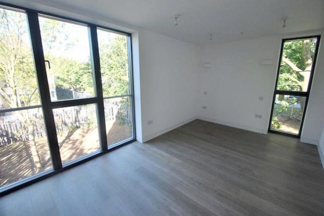  Image of 4 Bedroom End of Terrace for sale at Imperial Road, Bowes Park, London N22