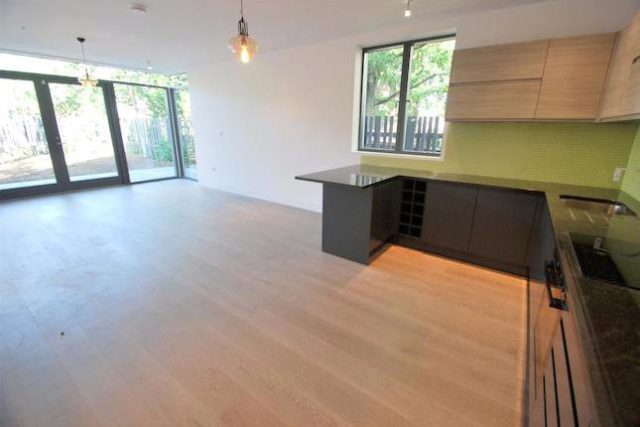  Image of 4 Bedroom End of Terrace for sale at Imperial Road, Bowes Park, London N22