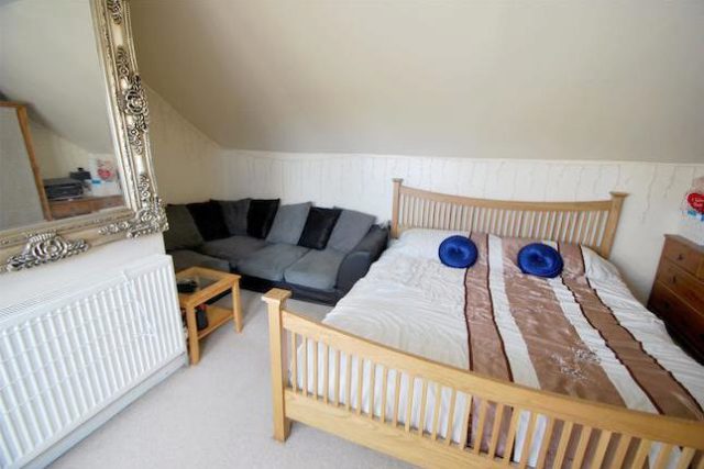  Image of 4 Bedroom Semi-Detached for sale at Caxton Road, London N22