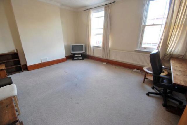  Image of 4 Bedroom Semi-Detached for sale at Caxton Road, London N22