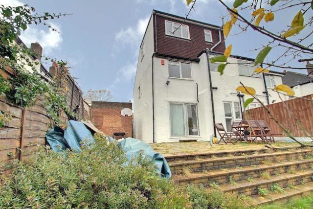  Image of 4 Bedroom Semi-Detached for sale at Warwick Avenue, Edgware HA8