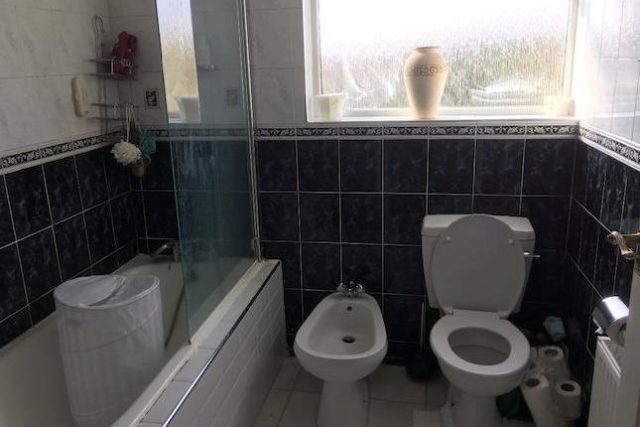  Image of 4 Bedroom Semi-Detached for sale at Warwick Avenue, Edgware HA8