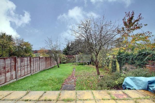  Image of 4 Bedroom Semi-Detached for sale at Warwick Avenue, Edgware HA8