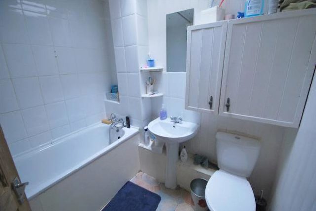  Image of 4 Bedroom Terraced for sale at Pellatt Grove, Wood Green, London N22