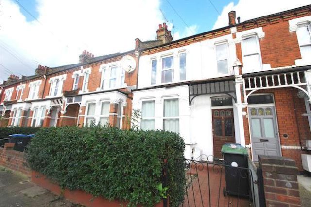  Image of 4 Bedroom Terraced to rent at Elvendon Road, Bounds Green, London N13