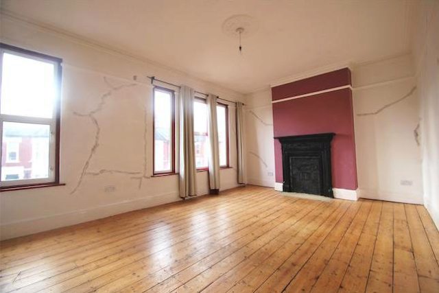  Image of 4 Bedroom Terraced to rent at Elvendon Road, Bounds Green, London N13