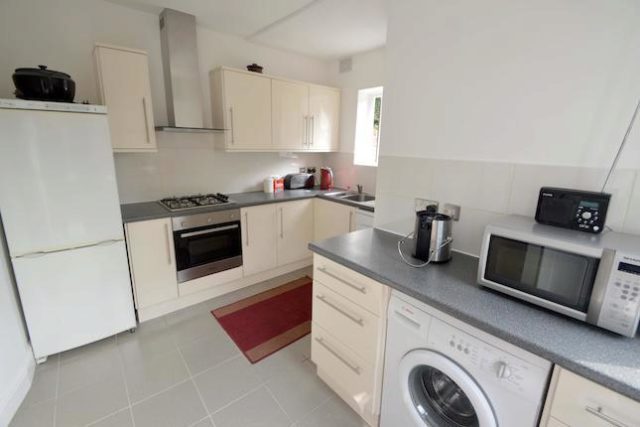  Image of 6 Bedroom Semi-Detached to rent at Park Avenue, Alexandra Park, London N22