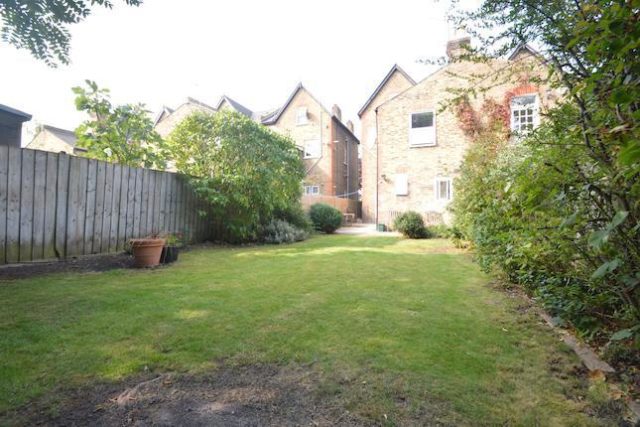  Image of 6 Bedroom Semi-Detached to rent at Park Avenue, Alexandra Park, London N22