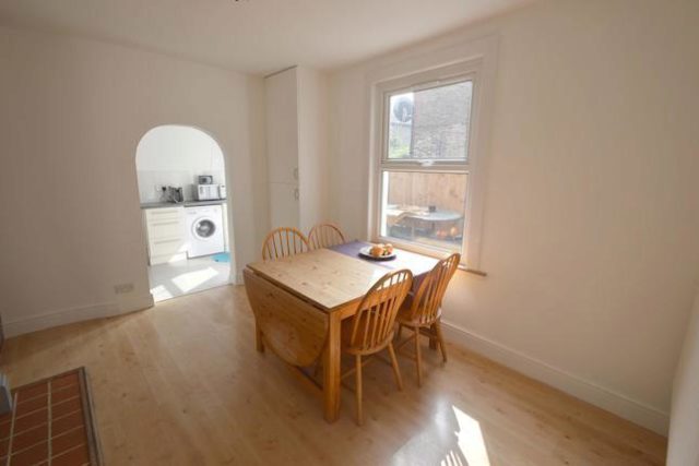  Image of 6 Bedroom Semi-Detached to rent at Park Avenue, Alexandra Park, London N22