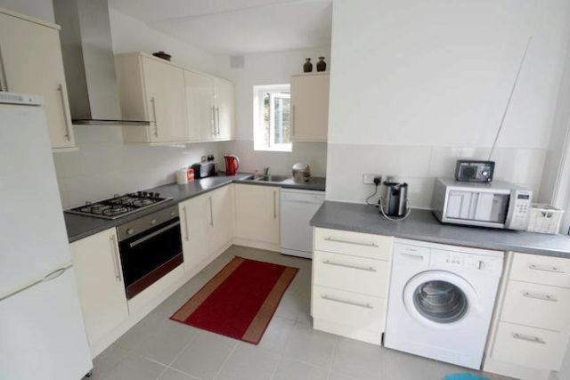  Image of 6 Bedroom Semi-Detached to rent at Park Avenue, Alexandra Park, London N22