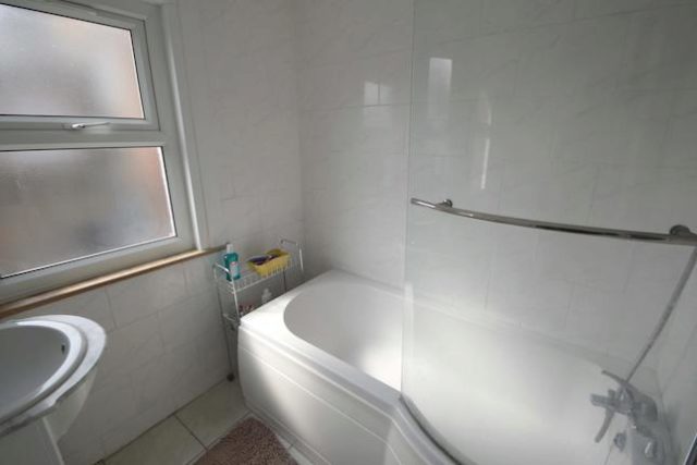  Image of 6 Bedroom Semi-Detached to rent at Park Avenue, Alexandra Park, London N22