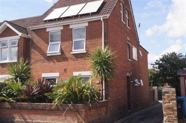  Image of Room to rent at Maple Road, Poole BH15
