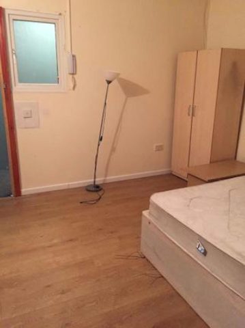  Image of Studio to rent at Golders Green Road, London NW11