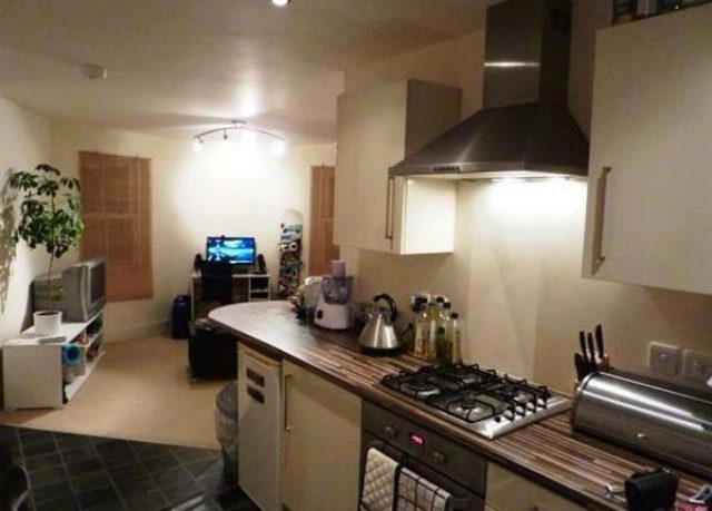  Image of 1 Bedroom Flat to rent at Drummond Road, Boscombe, Bournemouth BH1