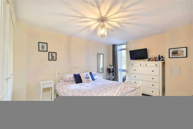  Image of 2 Bedroom Flat for sale at Fossill Court, 217 Long Lane, London Bridge, London SE1