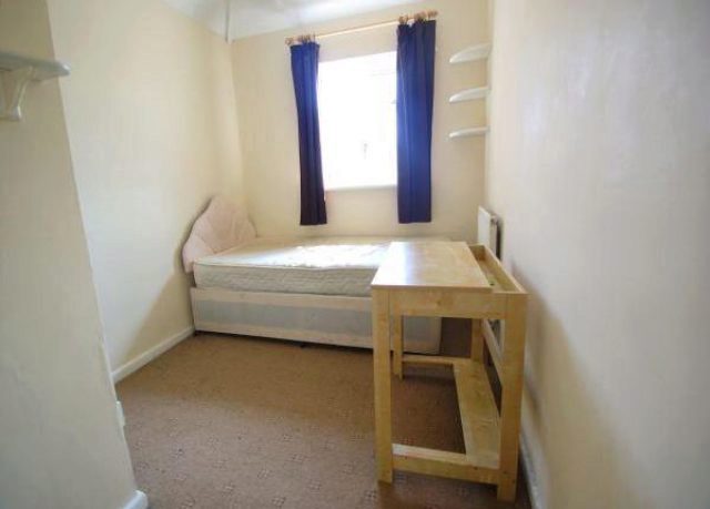  Image of 4 Bedroom Semi-Detached to rent at Bryony Close, Uxbridge, Middlesex UB8