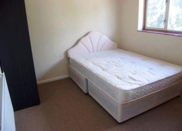  Image of 4 Bedroom Semi-Detached to rent at Bryony Close, Uxbridge, Middlesex UB8